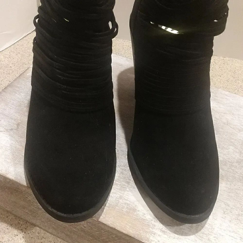 👍 Fergalicious Booties Size 7.5W. A6 - Picture 4 of 8